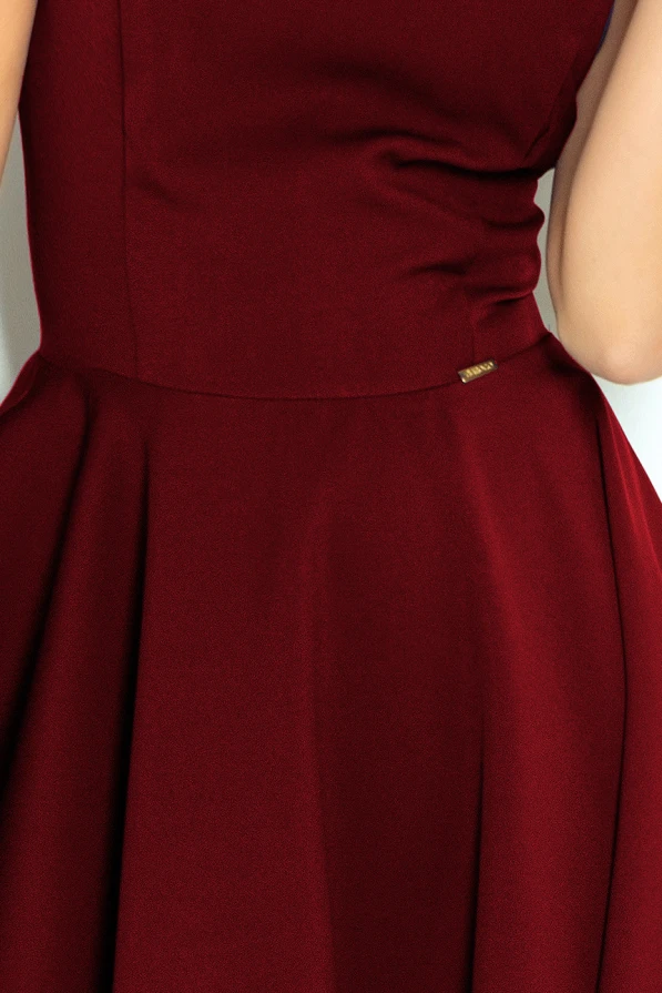 114-11 Ausgestelltes Kleid - herzförmiger Ausschnitt - Burgunder Farbe