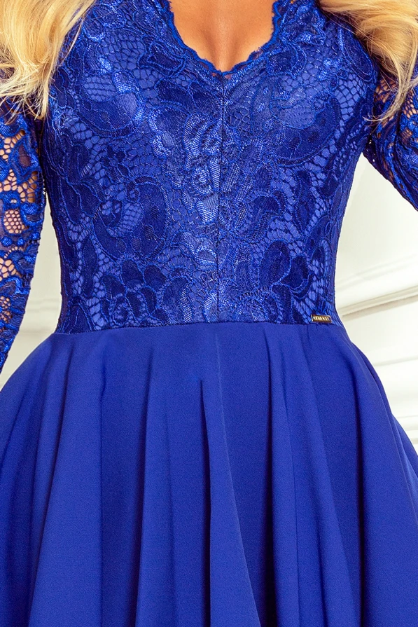 210-12 NICOLLE - Kleid mit längerem Rücken mit Spitzenausschnitt - blau