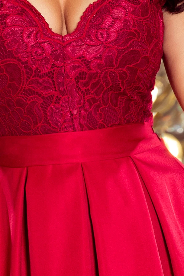 242-2 ANNA Kleid mit Ausschnitt und Spitze - Burgunder Farbe