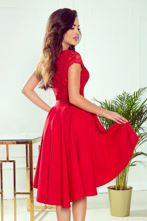 300-2 PATRICIA - Kleid mit längerem Rücken mit Spitzenausschnitt - Rot