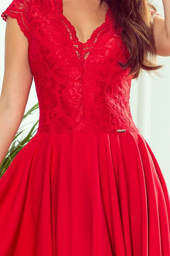 300-2 PATRICIA - Kleid mit längerem Rücken mit Spitzenausschnitt - Rot