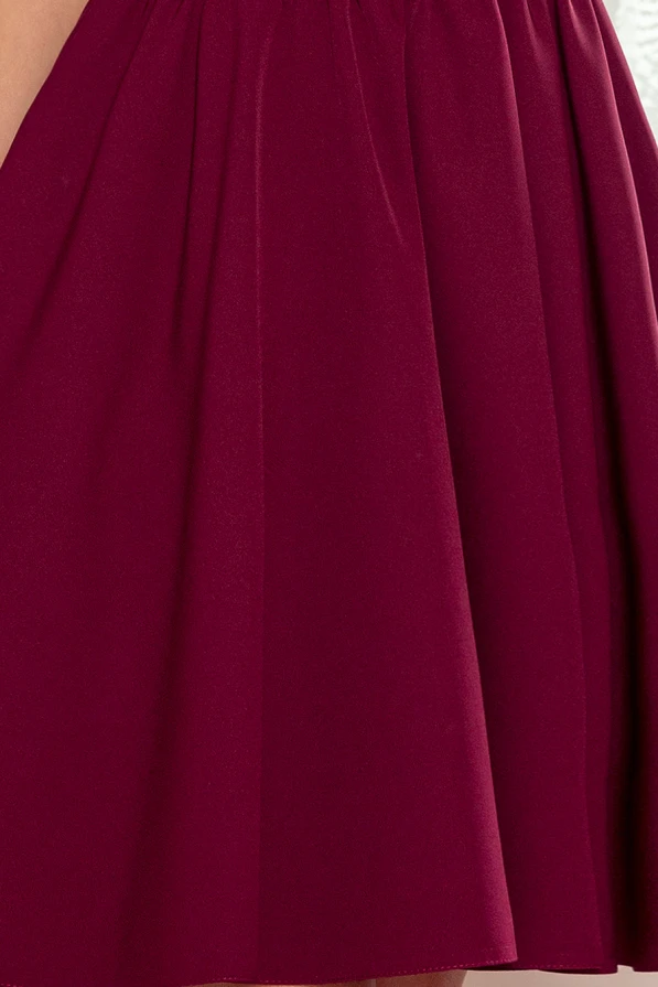307-3 POLA Kleid mit Rüschen am Ausschnitt - burgunder Farbe