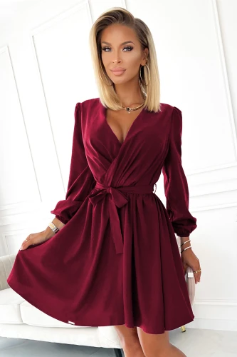 339-3 BINDY Feminines Kleid mit Ausschnitt - weinrote Farbe