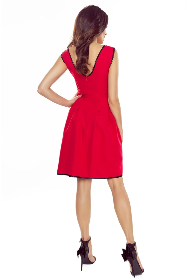 452-4 Ausgestelltes Kleid mit Spitze im Ausschnitt - rot