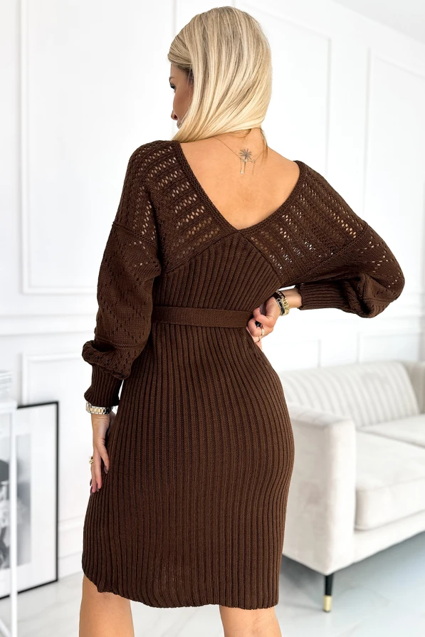 507-3 Durchbrochenes Pulloverkleid mit Ausschnitt und Bändern - Schokoladenfarbe
