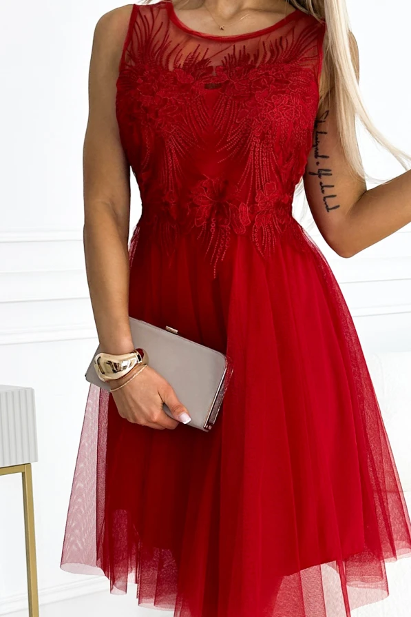 522-3 CATERINA Feminines Kleid mit Guipure und zartem Tüll - Rot